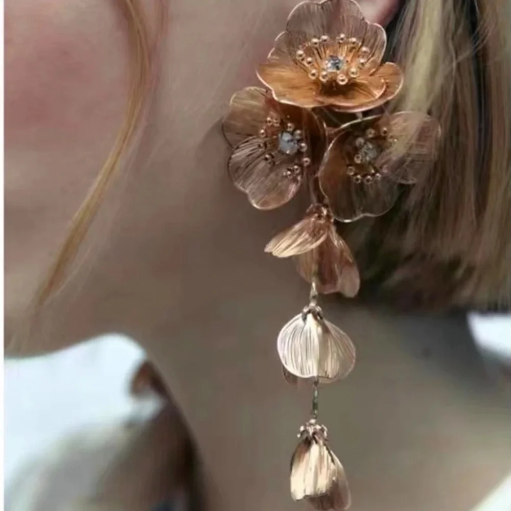 Zara Fashion Kate Middleton Flowers Floral Cascade Drop Statement Earrings - Picture 6 of 16